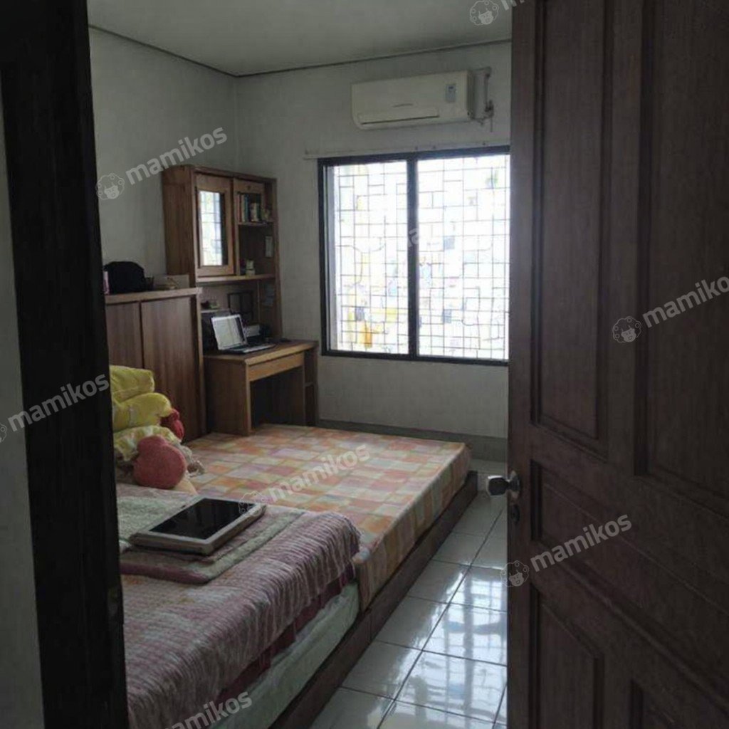 Rumah Sertifikat SHM 6 Kamar Tidur 4 Kamar Mandi Kramat Jati Jakarta Timur - Photo 4