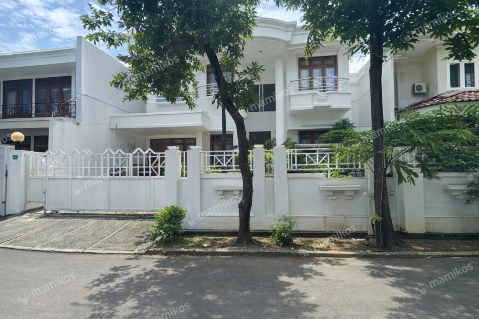 Rumah Sertifikat SHM 4 Kamar Tidur 4 Kamar Mandi Setiabudi Jakarta Selatan