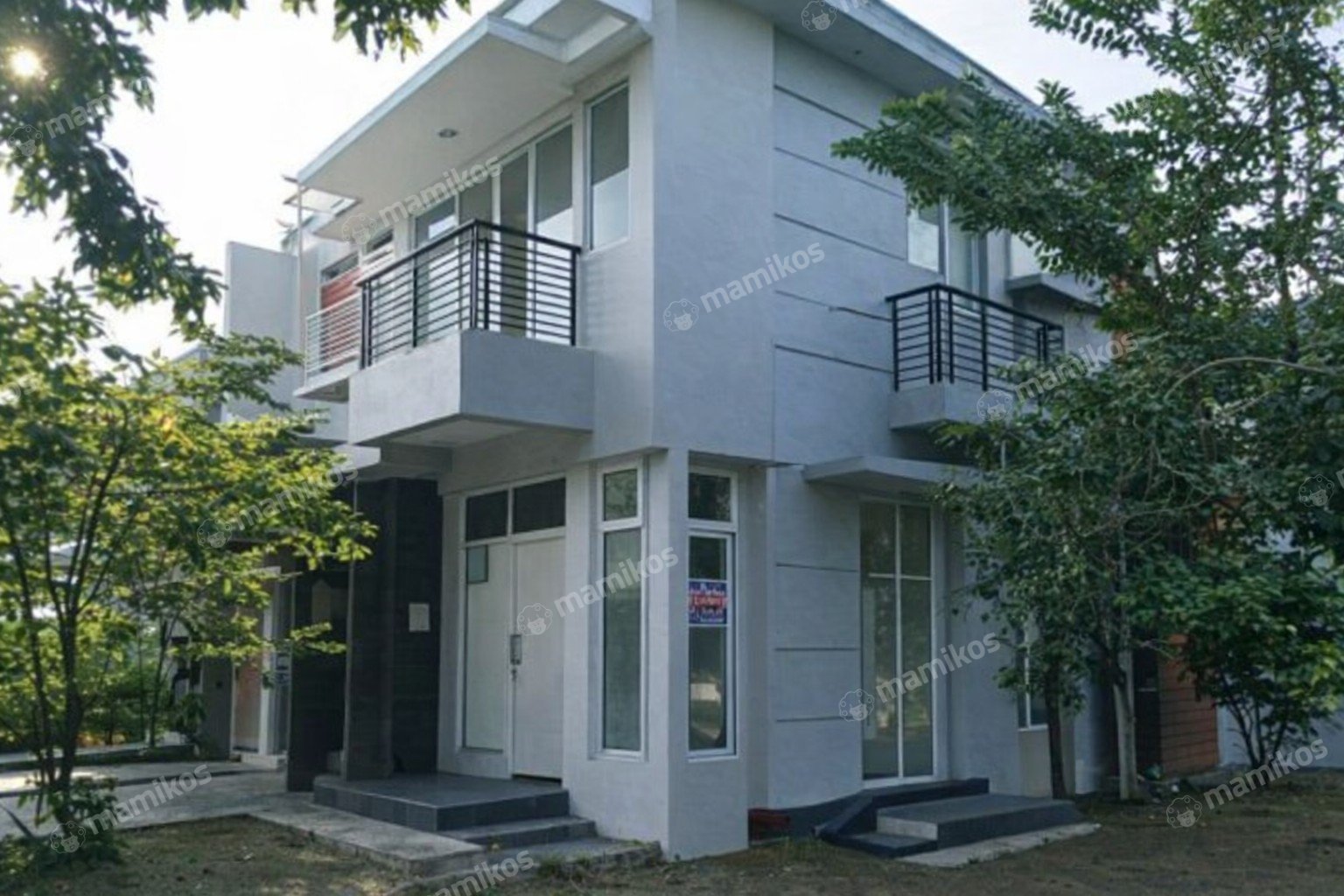 Rumah Sertifikat SHM 4 Kamar Tidur 3 Kamar Mandi Green Lake City Jakarta Barat