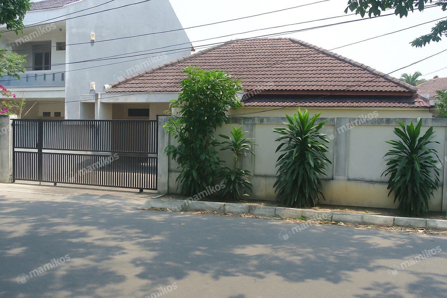 Rumah Sertifikat SHM 3 Kamar Tidur 3 Kamar Mandi Kebayoran Baru Jakarta Selatan - Photo 2