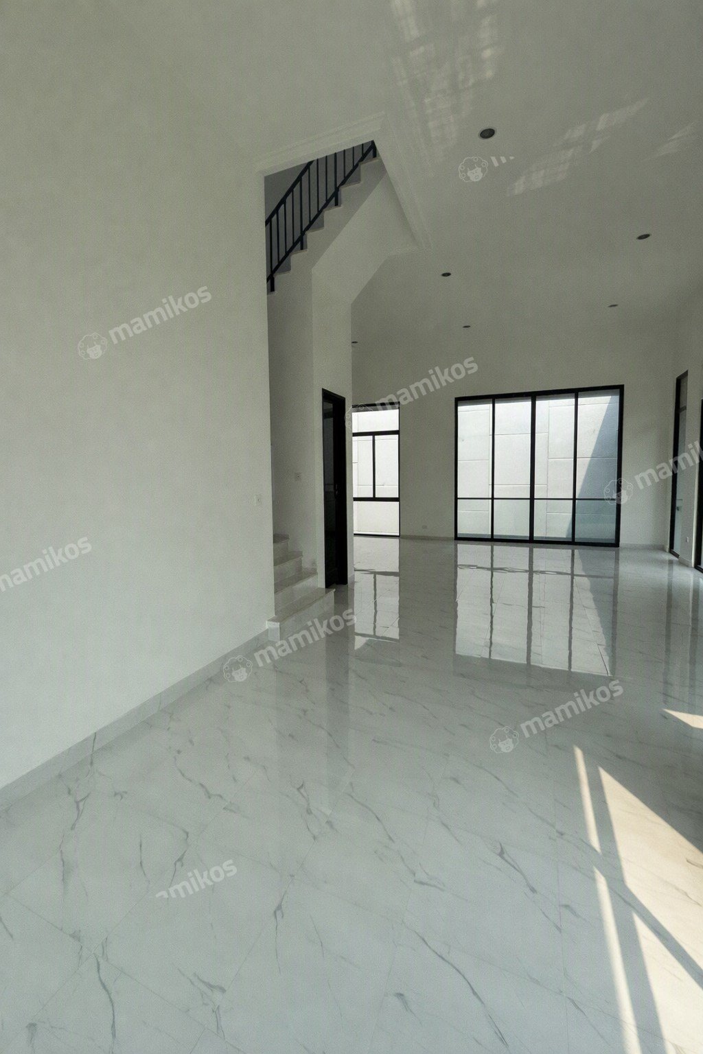 Rumah Sertifikat SHM 4 Kamar Tidur 5 Kamar Mandi Pantai Indah Kapuk 2 Jakarta Utara - Photo 2