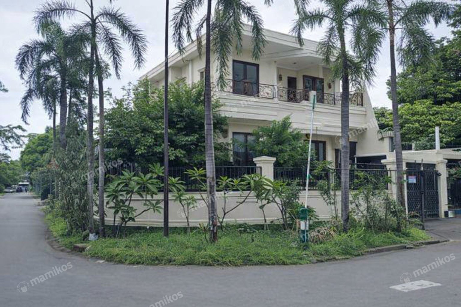 Rumah Sertifikat SHM 4 Kamar Tidur 3 Kamar Mandi Puri Indah Jakarta Barat