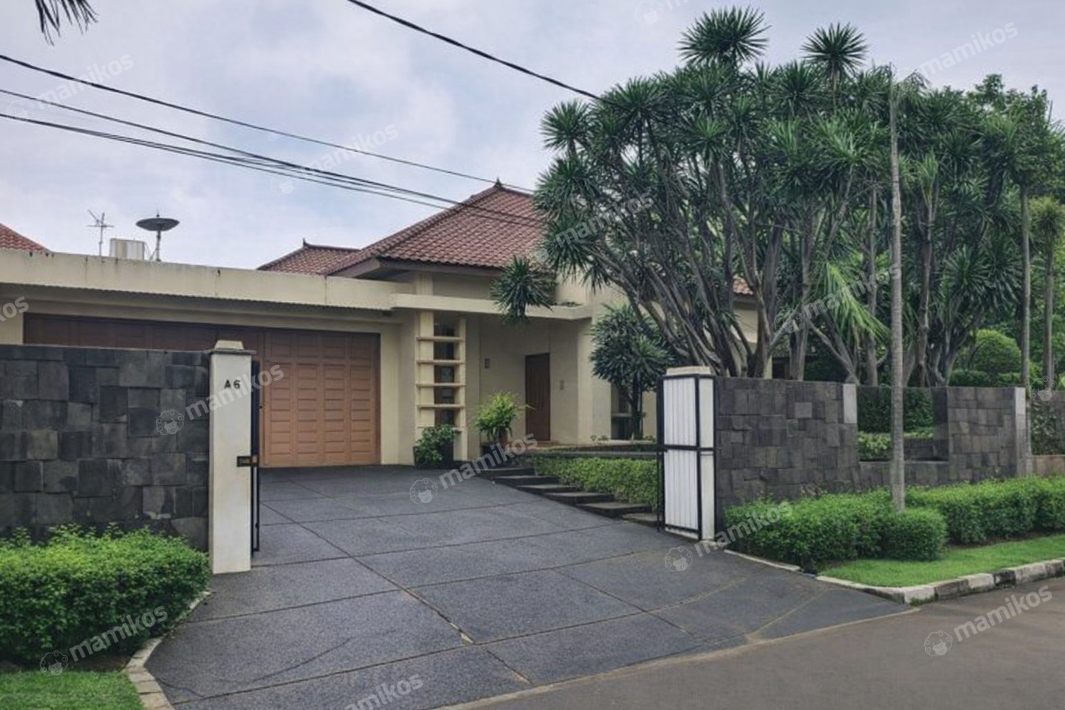 Rumah Sertifikat SHM 4 Kamar Tidur 5 Kamar Mandi Simprug Jakarta Selatan