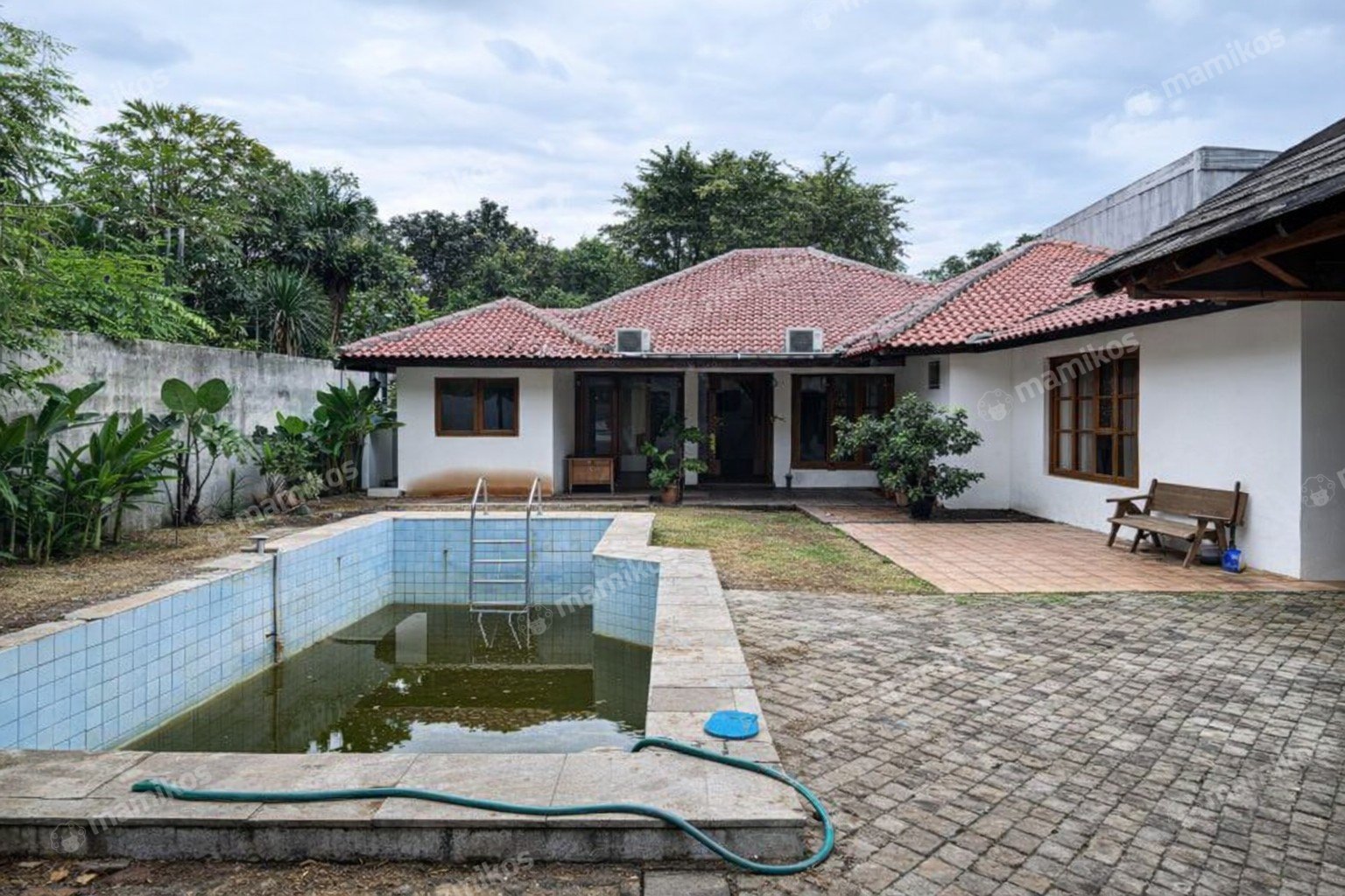 Rumah Sertifikat SHM 7 Kamar Tidur 5 Kamar Mandi Kemang Jakarta Selatan