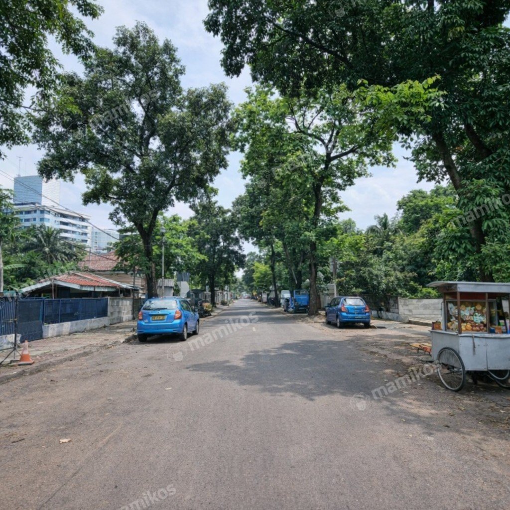 Rumah Sertifikat SHM 6 Kamar Tidur 6 Kamar Mandi Kebayoran Baru Jakarta Selatan - Photo 4