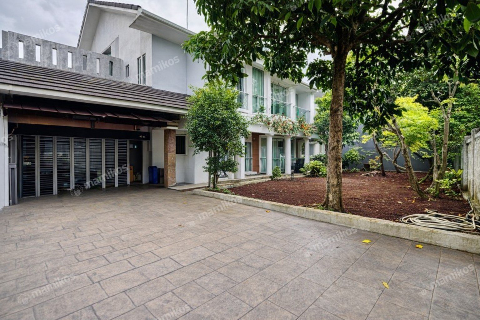 Rumah 4 Kamar Tidur 4 Kamar Mandi 2 Lantai Lebak Bulus Jakarta Selatan