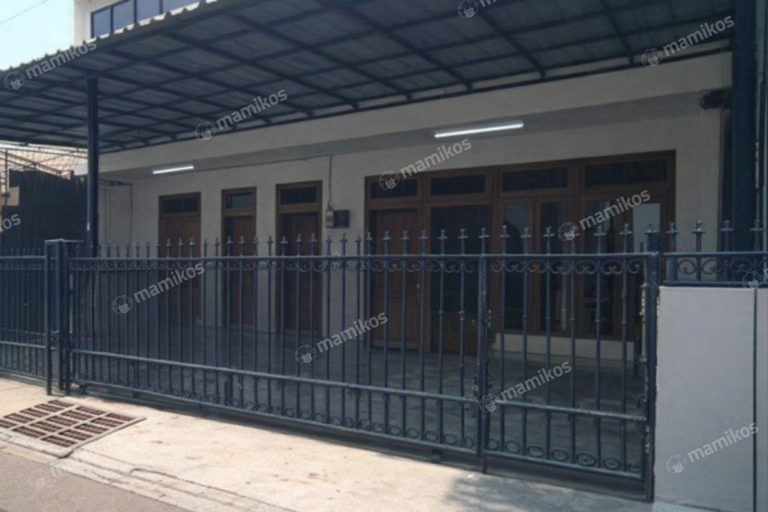 Rumah Sertifikat SHM 4 Kamar Tidur 4 Kamar Mandi Tomang Jakarta Barat