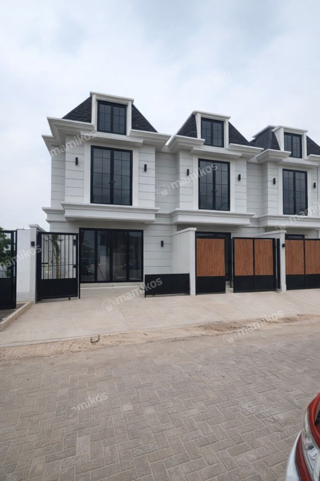 Rumah Sertifikat HGB 3 Kamar Tidur 3 Kamar Mandi Puri Indah Jakarta Barat - Photo 2