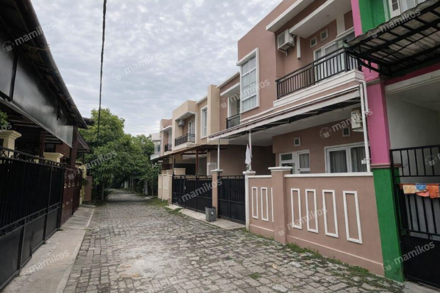 Rumah Sertifikat SHM 3 Kamar Tidur 3 Kamar Mandi Joglo Jakarta Barat