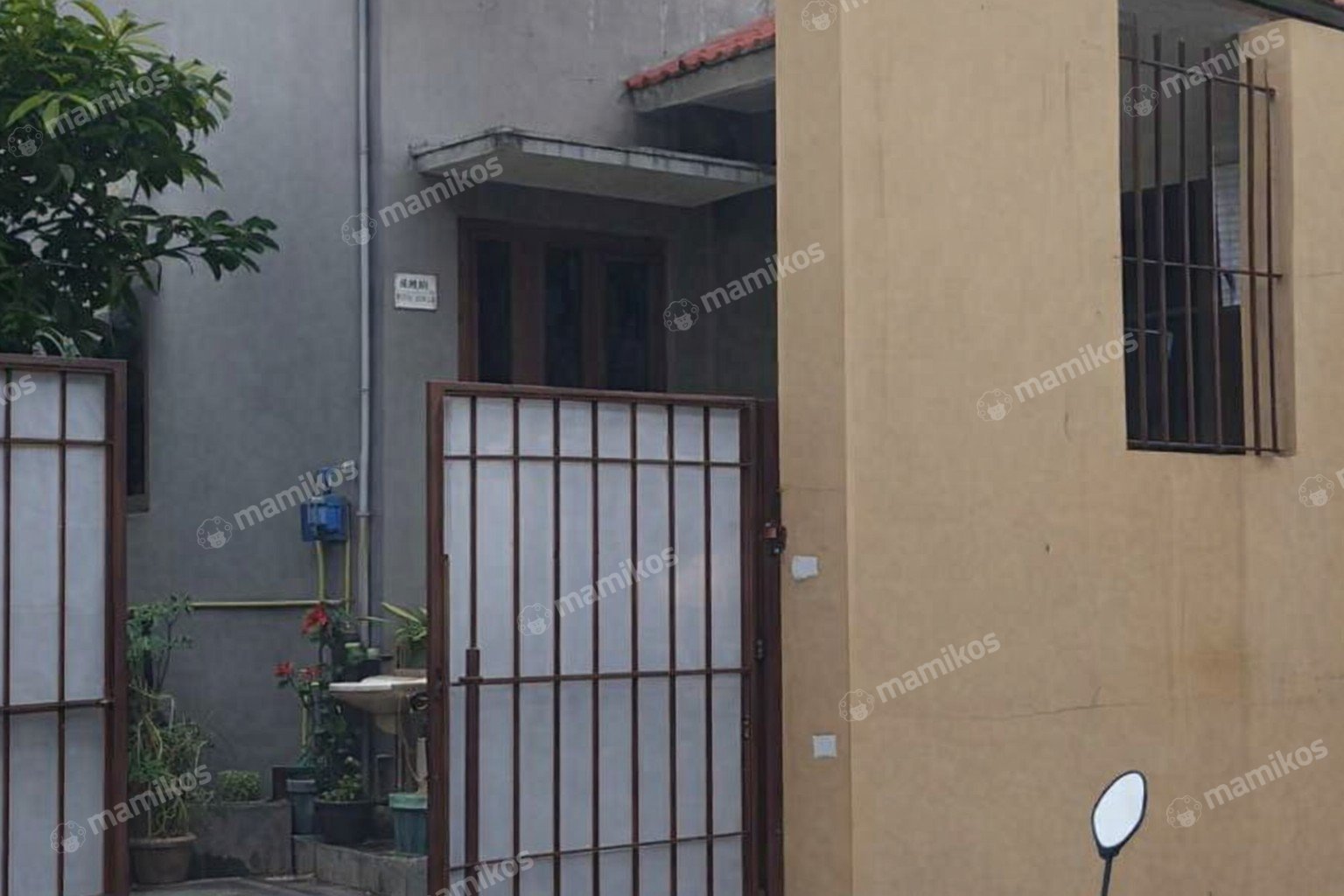 Rumah 7 Kamar Tidur 6 Kamar Mandi 2 Lantai Duren Sawit Jakarta Timur
