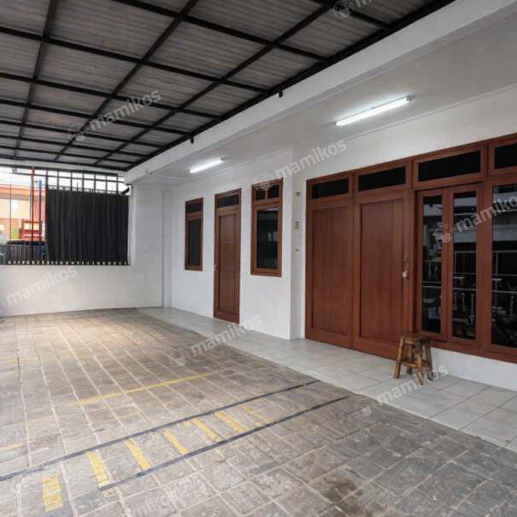 Rumah Sertifikat SHM 5 Kamar Tidur 4 Kamar Mandi Tomang Jakarta Barat - Photo 2