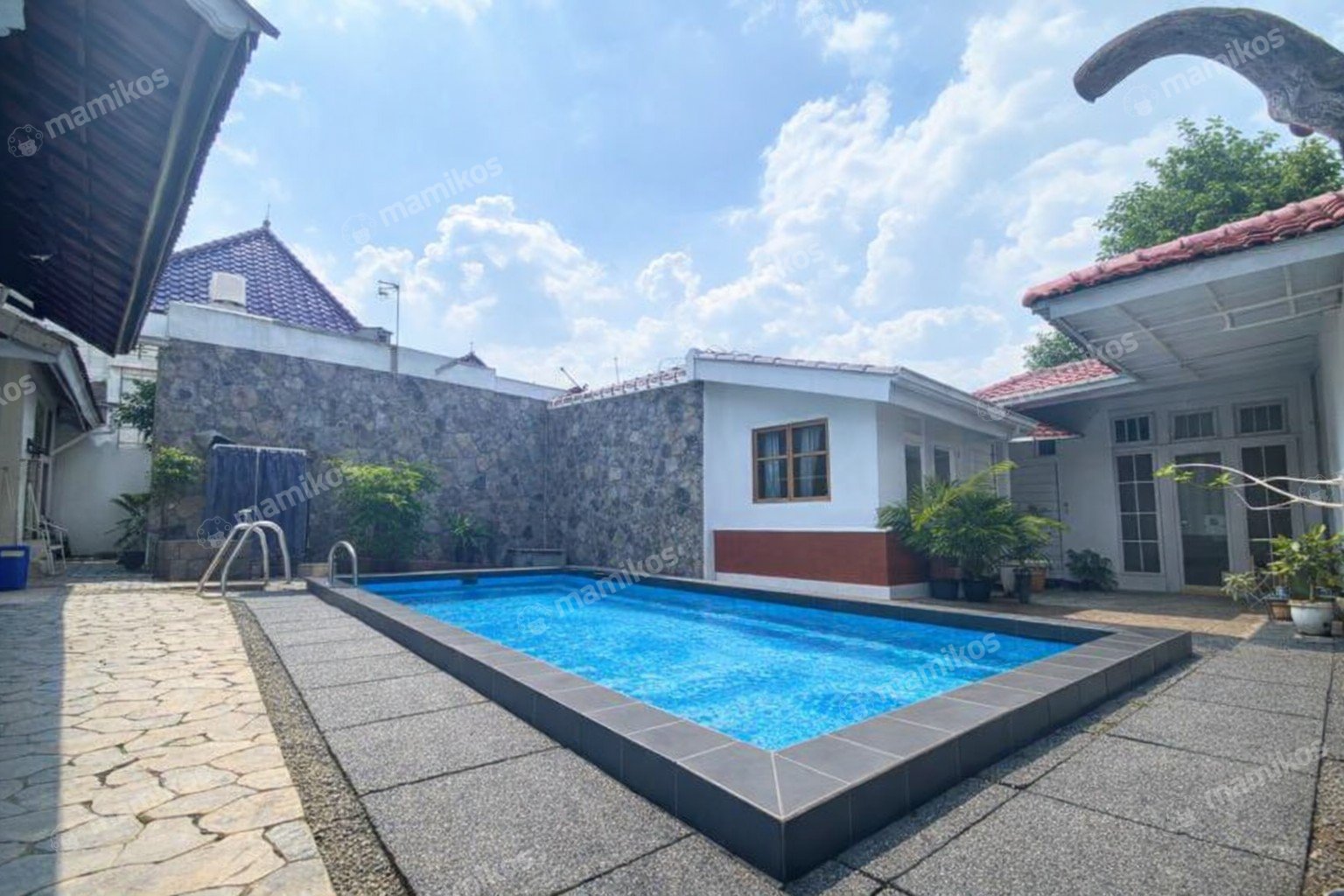 Rumah Sertifikat SHM 11 Kamar Tidur 10 Kamar Mandi Bangka Jakarta Selatan
