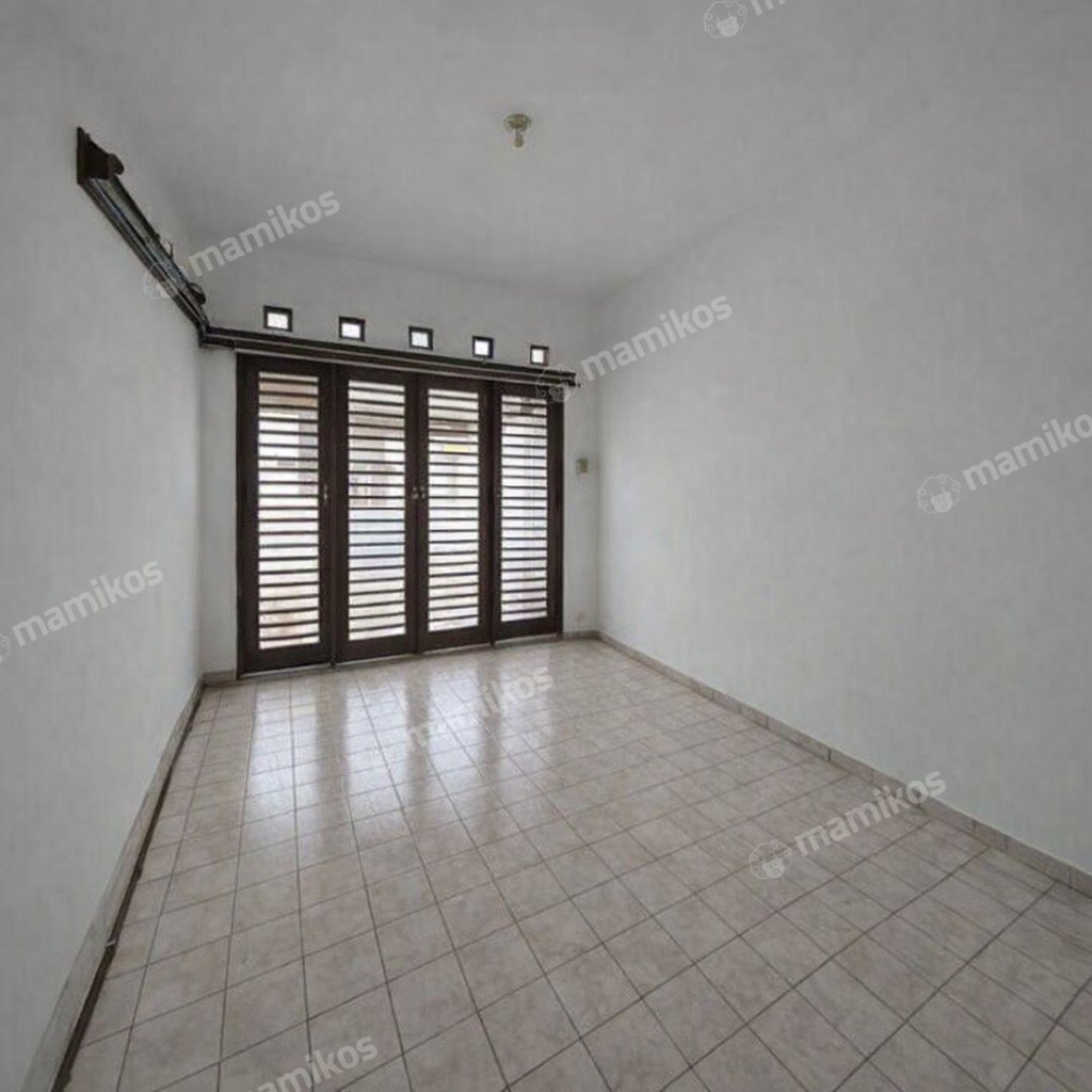 Rumah Sertifikat SHM 3 Kamar Tidur 3 Kamar Mandi Permata Buana Jakarta Barat - Photo 4