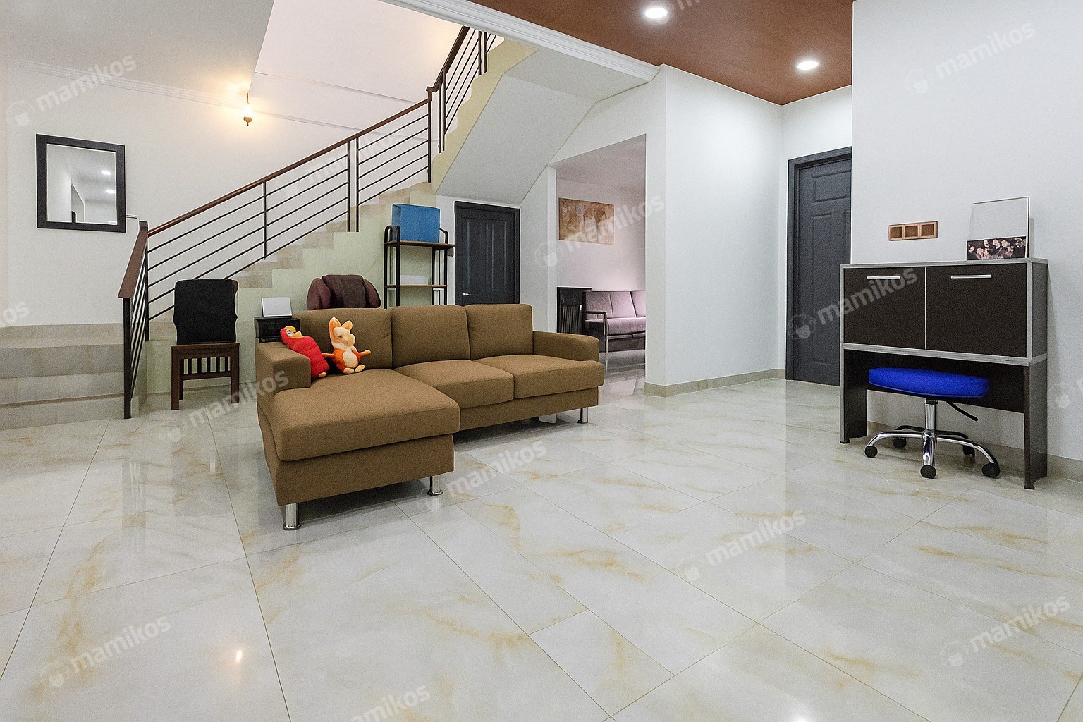 Rumah Sertifikat SHM 5 Kamar Tidur 3 Kamar Mandi Intercon Jakarta Barat