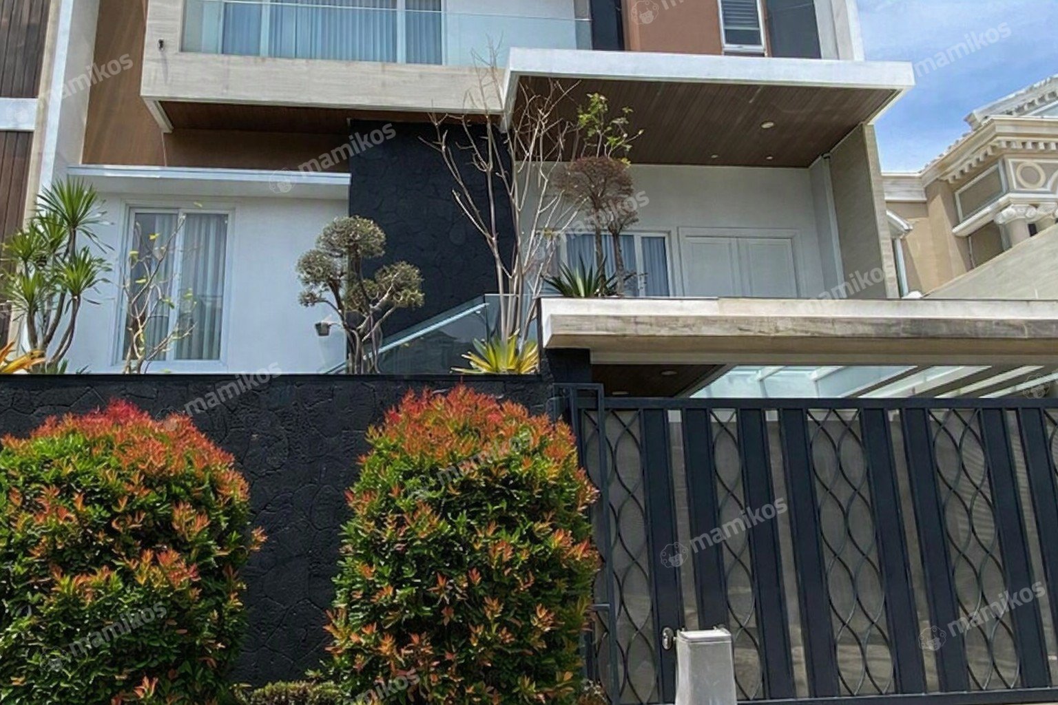 Rumah Sertifikat SHM 6 Kamar Tidur 6 Kamar Mandi Pantai Indah Kapuk Jakarta Utara