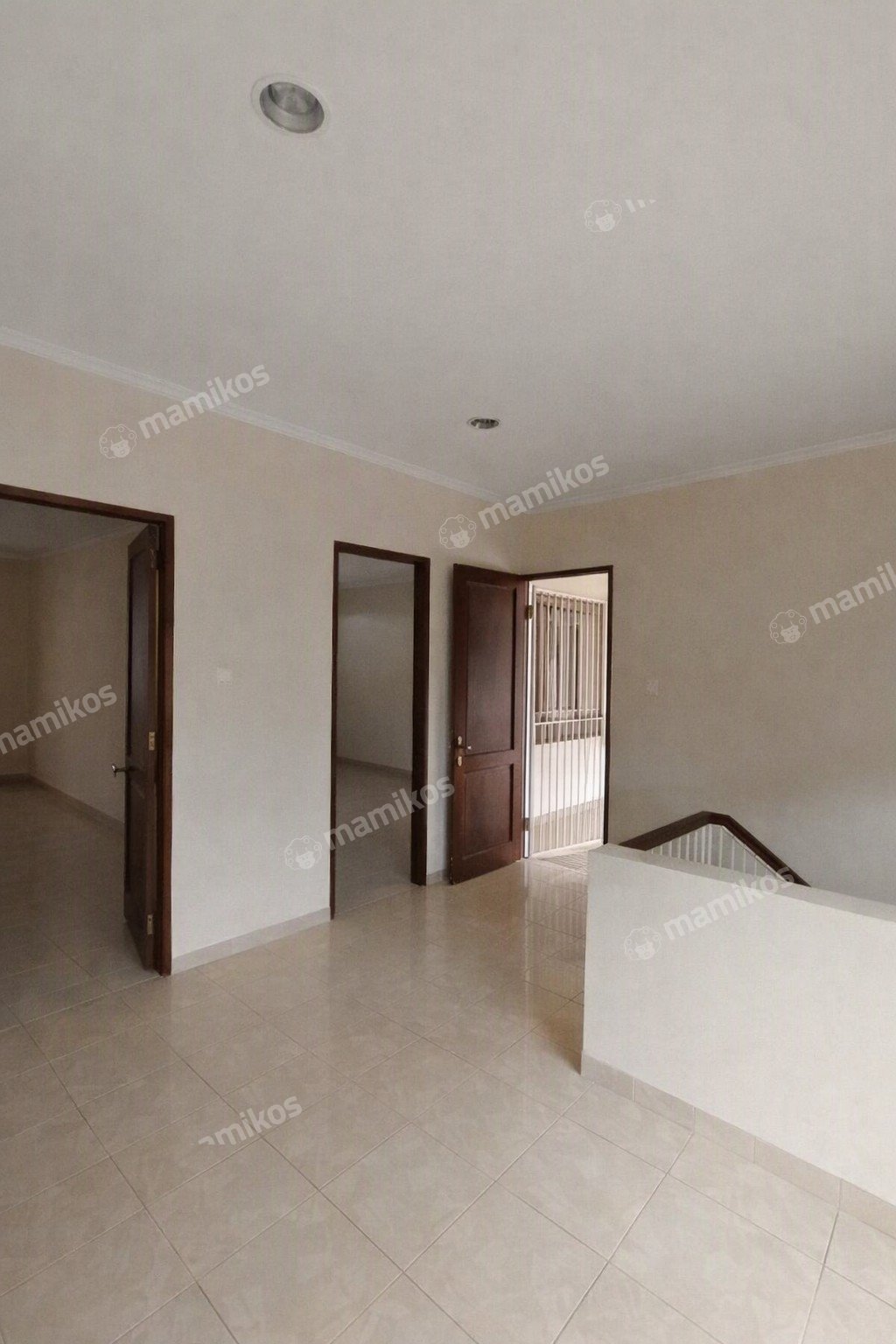 Rumah Sertifikat SHM 4 Kamar Tidur 4 Kamar Mandi Taman Grisenda Jakarta Utara - Photo 3