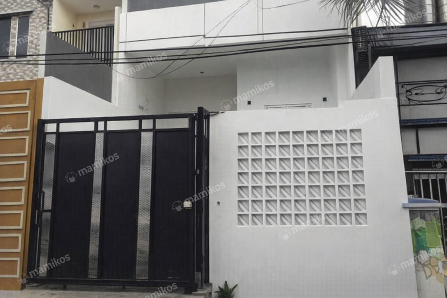 Rumah Sertifikat SHM 3 Kamar Tidur 2 Kamar Mandi Taman Ratu Jakarta Barat