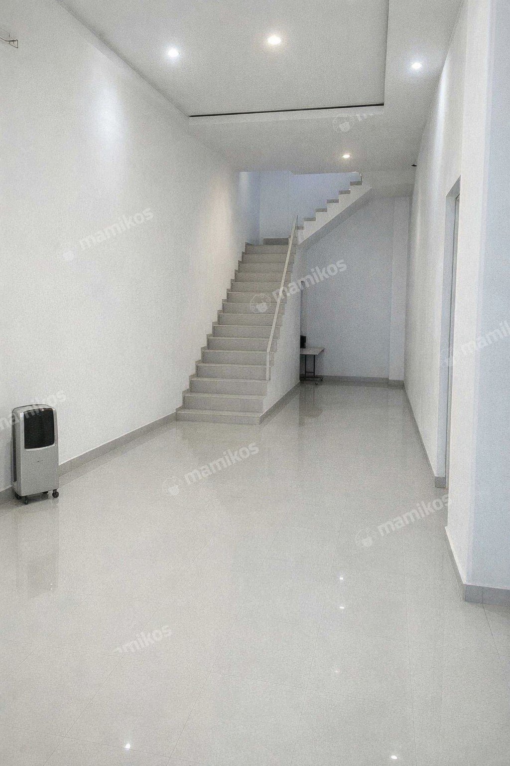 Rumah Sertifikat SHM 3 Kamar Tidur 2 Kamar Mandi Taman Ratu Jakarta Barat - Photo 2