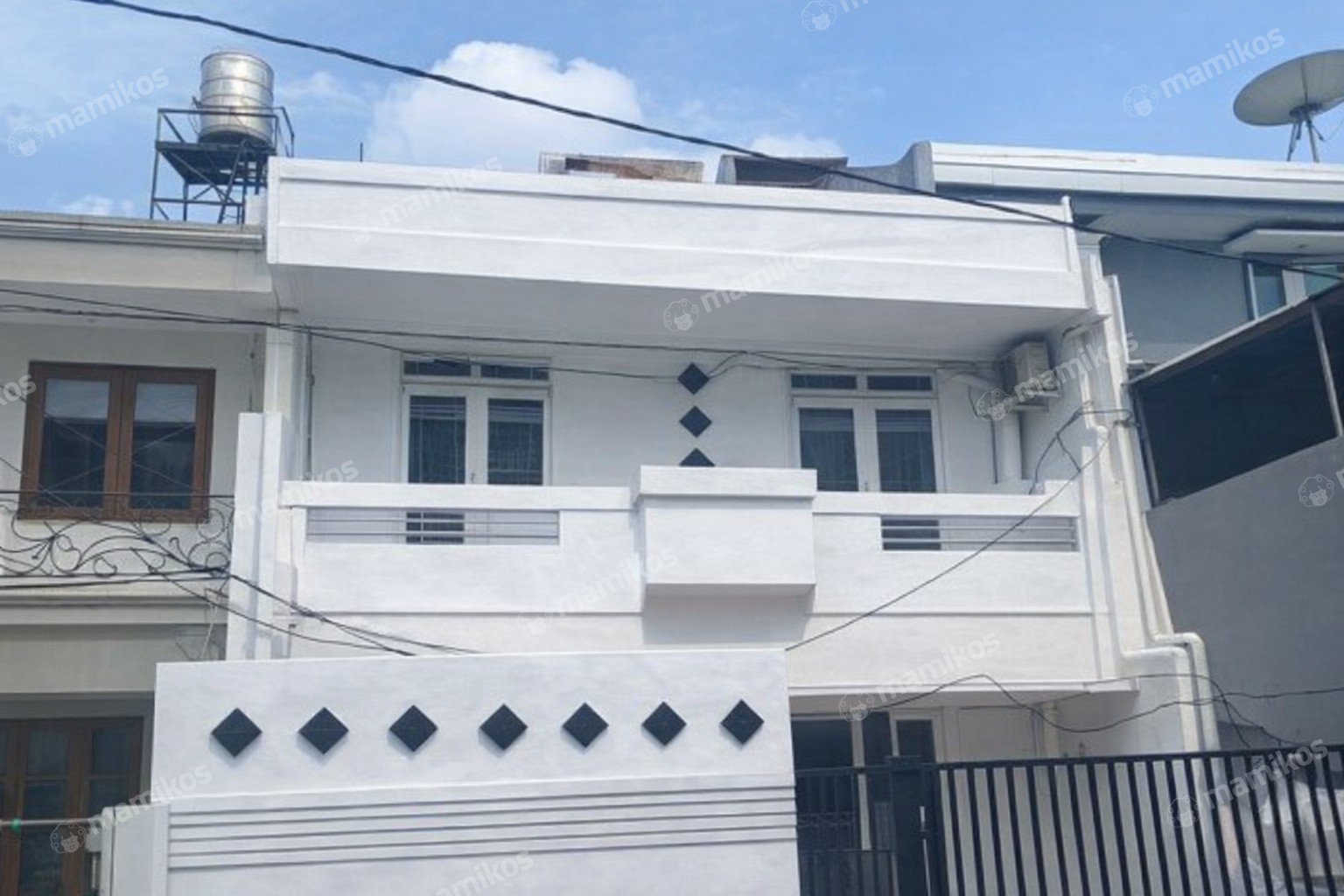 Rumah Sertifikat SHM 5 Kamar Tidur 4 Kamar Mandi Green Ville Jakarta Barat