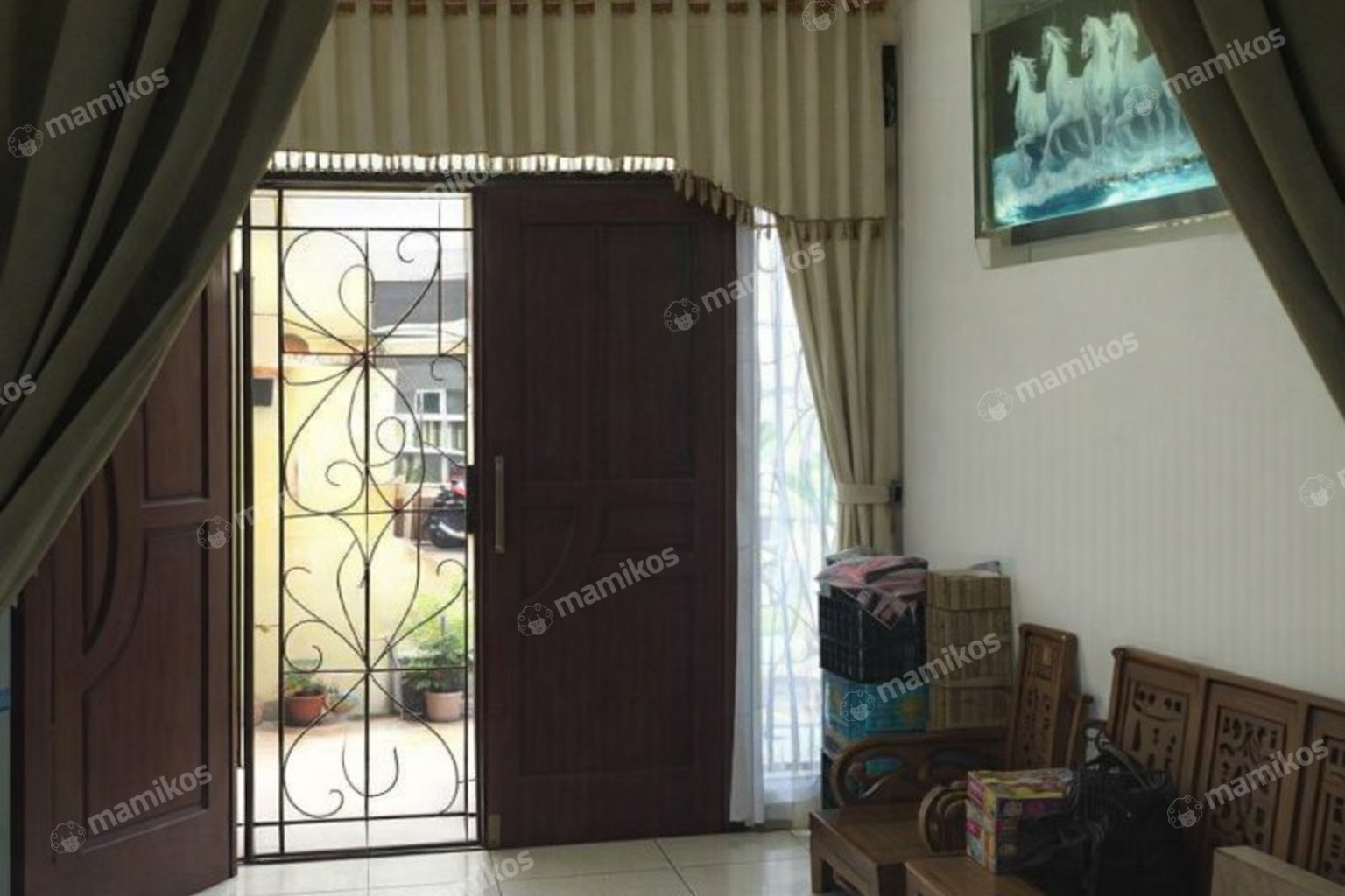 Rumah Sertifikat SHM 4 Kamar Tidur 3 Kamar Mandi Taman Palem Jakarta Barat