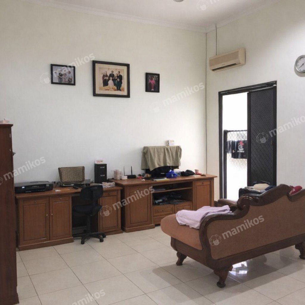 Rumah Sertifikat SHM 4 Kamar Tidur 3 Kamar Mandi Taman Palem Jakarta Barat - Photo 2