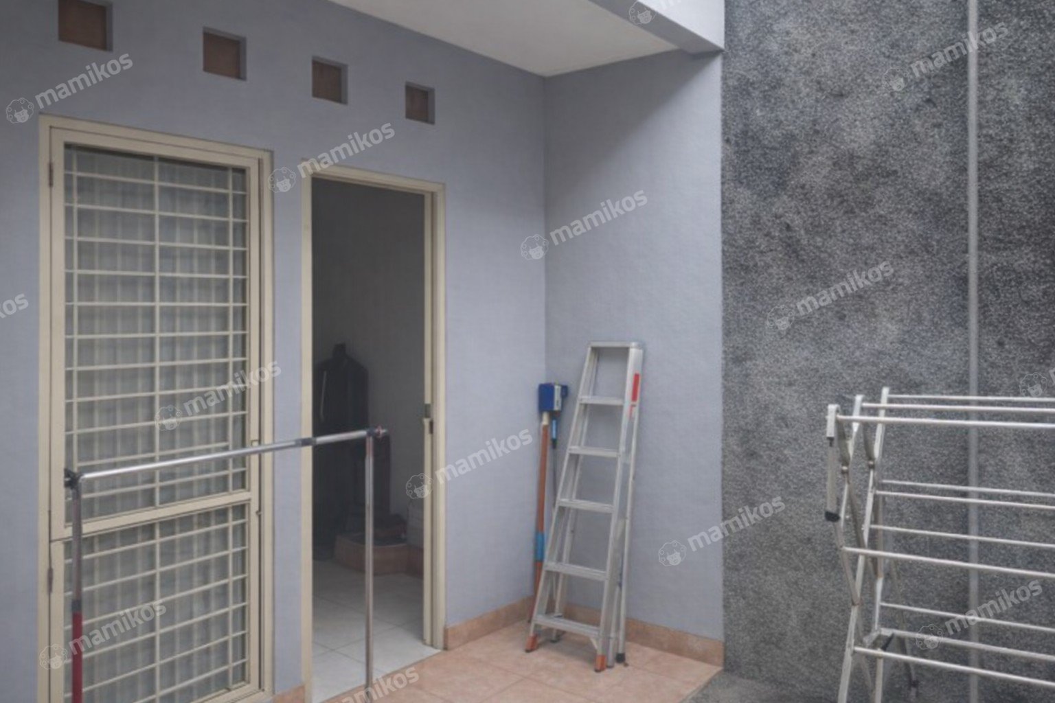 Rumah Sertifikat SHM 3 Kamar Tidur 2 Kamar Mandi Taman Surya Jakarta Barat - Photo 2