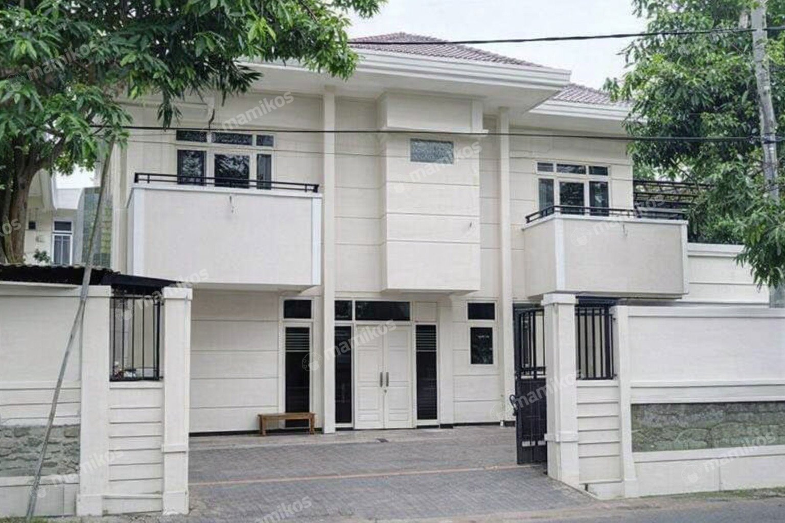 Rumah Sertifikat SHM 5 Kamar Tidur 4 Kamar Mandi Cibubur Jakarta Timur