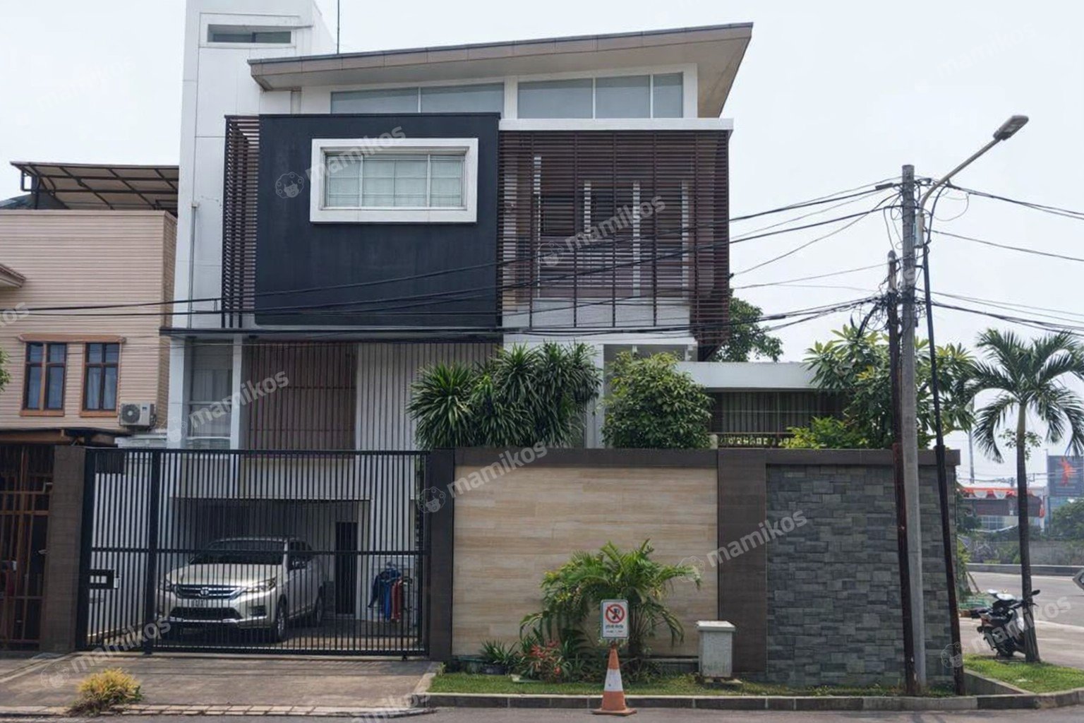 Rumah Sertifikat SHM 4 Kamar Tidur 4 Kamar Mandi Pegadungan Jakarta Barat