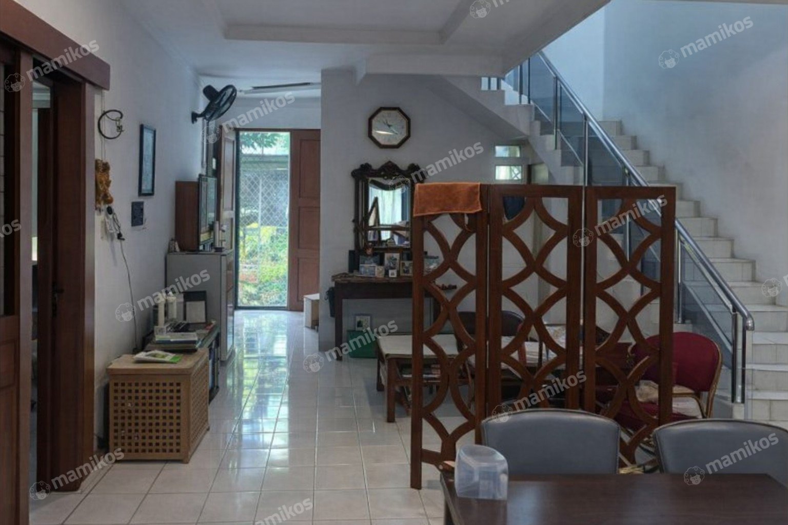 Rumah Sertifikat SHM 3 Kamar Tidur 3 Kamar Mandi Intercon Jakarta Barat