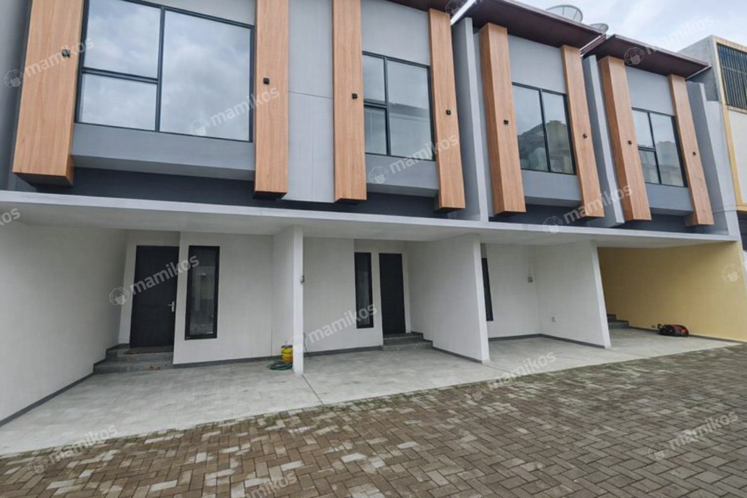 Rumah 3KT 2KM Sunrise Garden Jakarta Barat