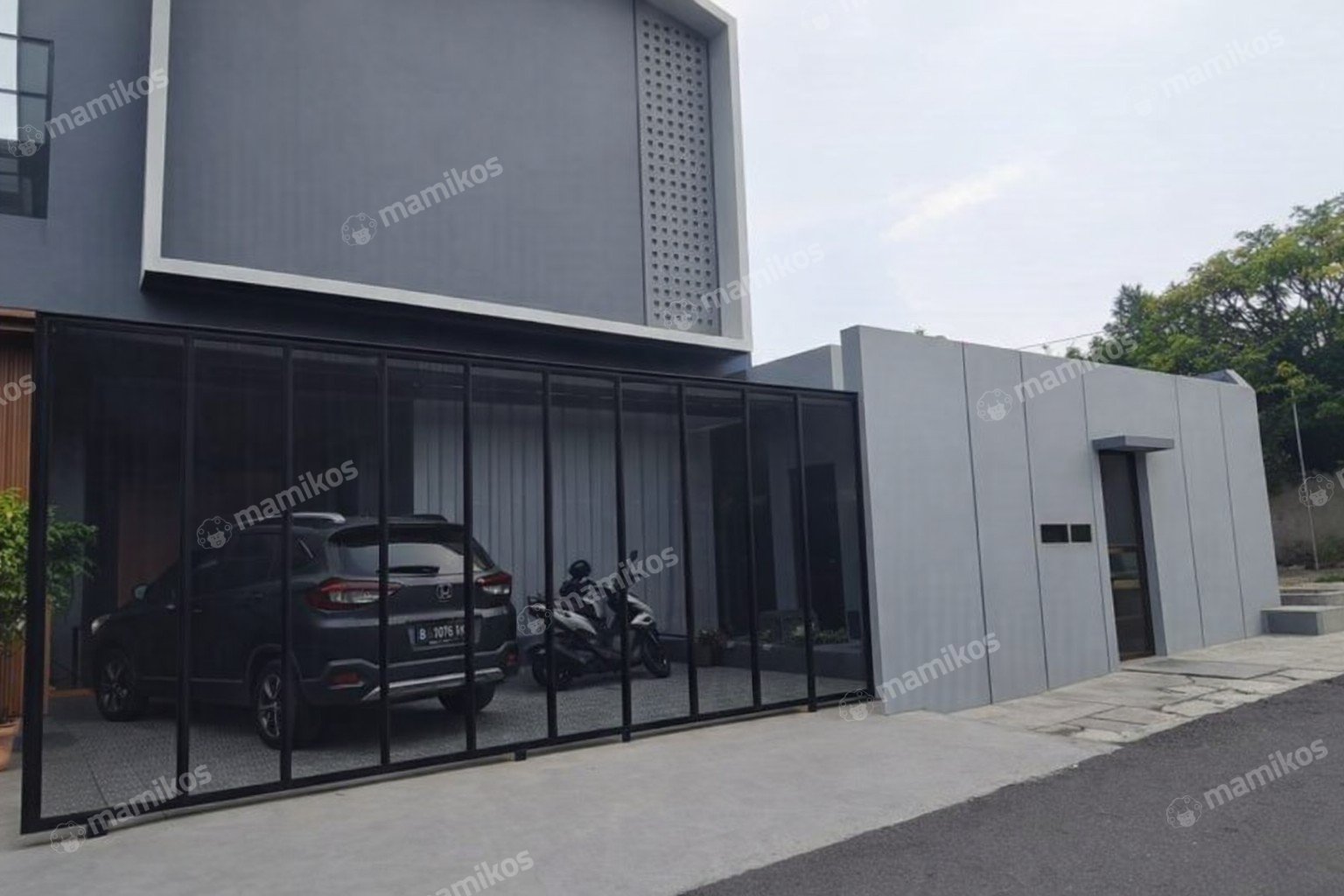 Rumah Sertifikat SHM 5 Kamar Tidur 6 Kamar Mandi Joglo Jakarta Barat