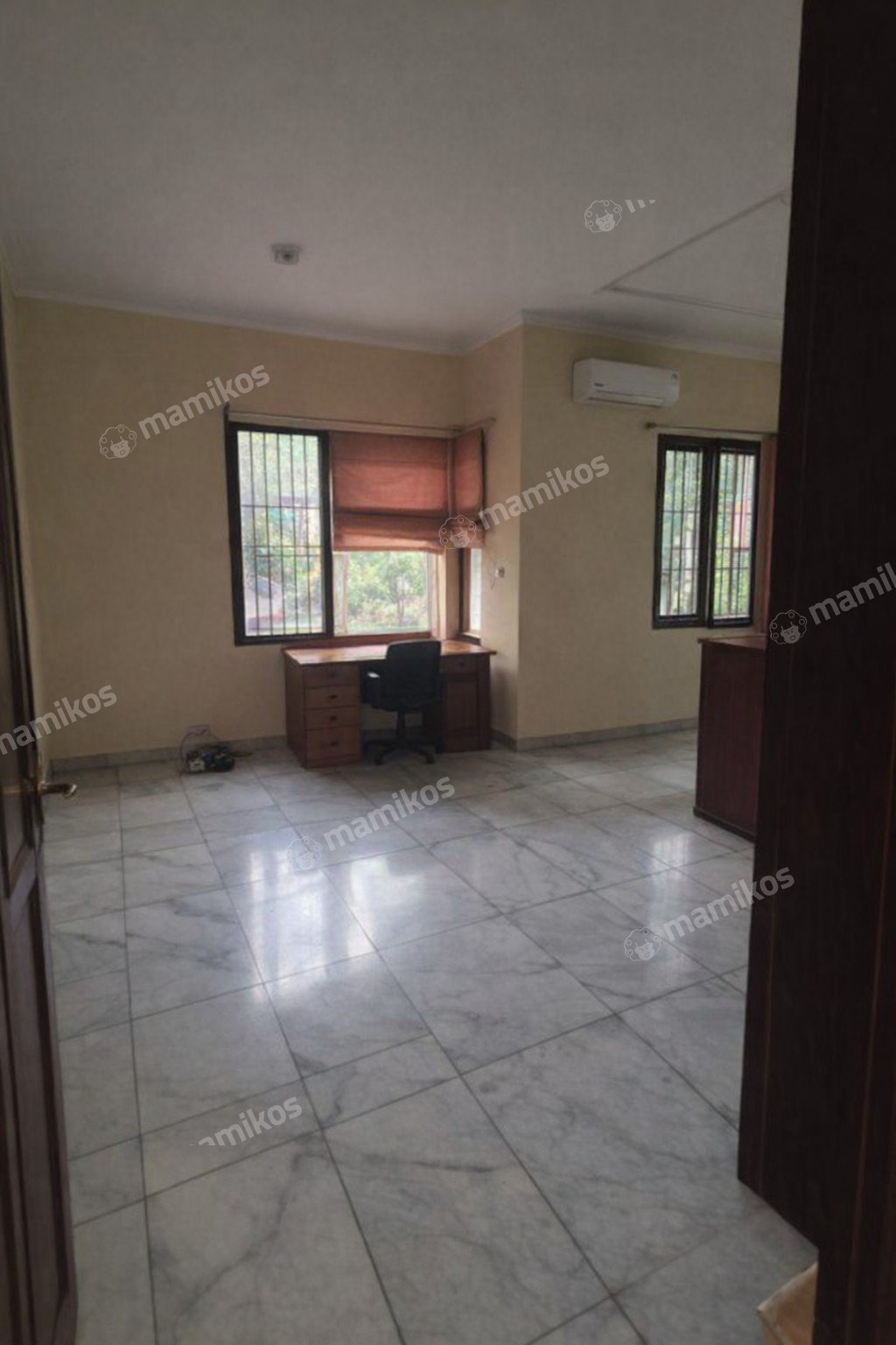 Rumah Sertifikat SHM 6 Kamar Tidur 5 Kamar Mandi Cilandak Jakarta Selatan - Photo 2