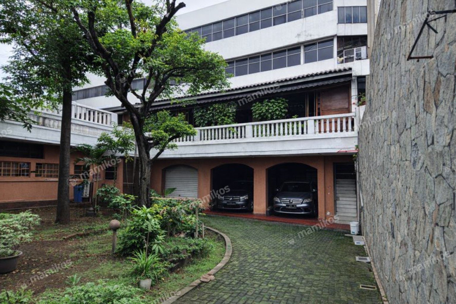 Rumah Sertifikat SHM 9 Kamar Tidur 5 Kamar Mandi Palmerah Jakarta Barat