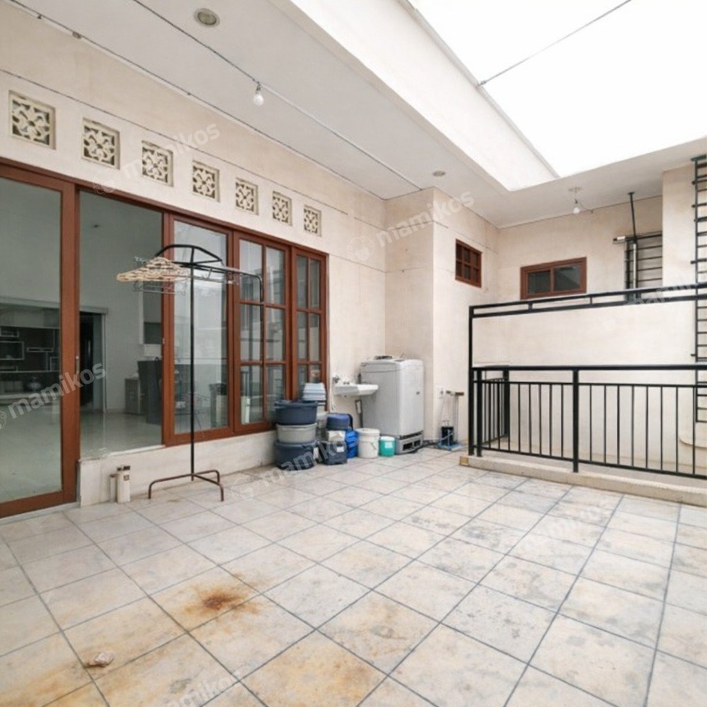 Rumah Sertifikat SHM 4 Kamar Tidur 4 Kamar Mandi Tanjung Duren Jakarta Barat - Photo 4