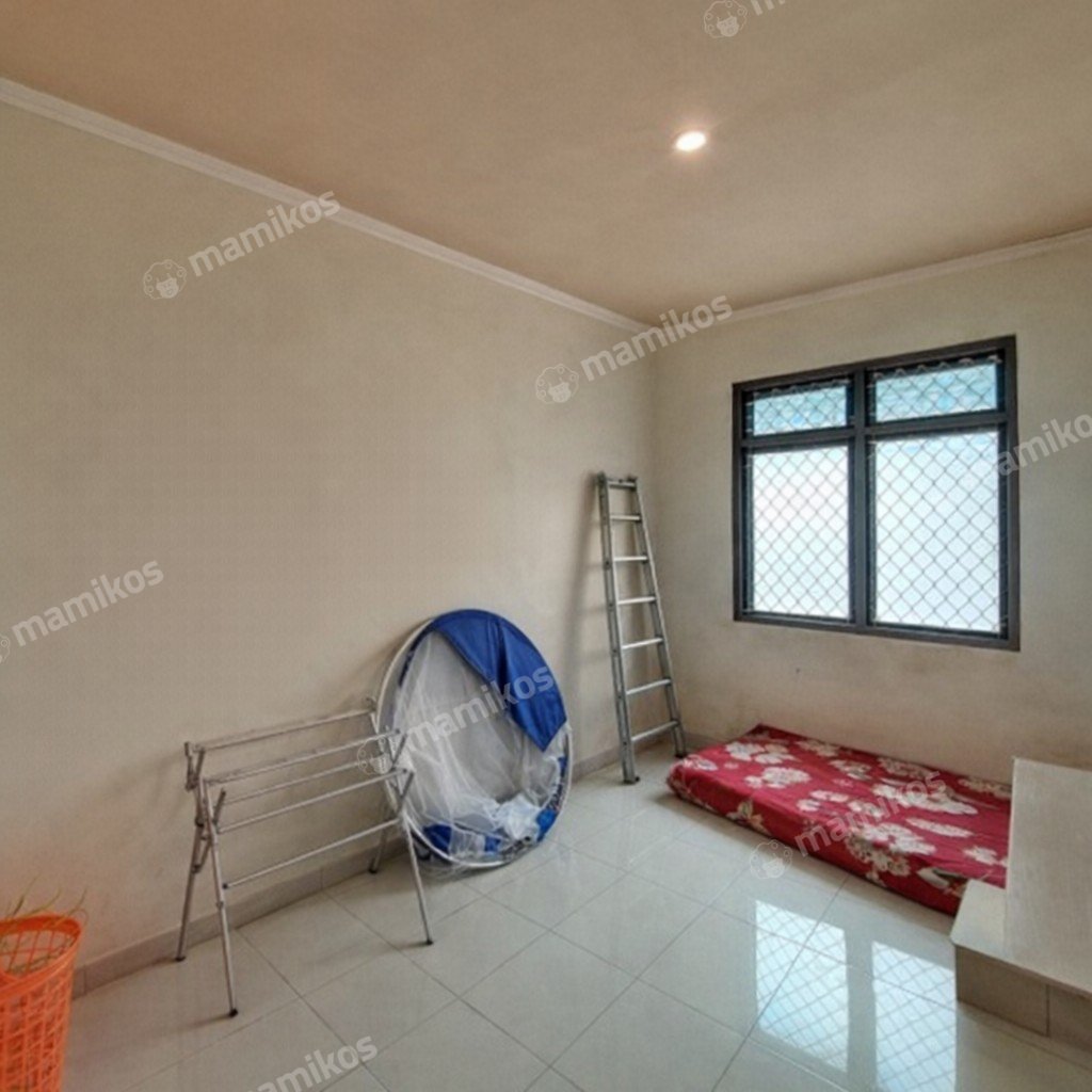 Rumah Sertifikat SHM 4 Kamar Tidur 4 Kamar Mandi Taman Ratu Jakarta Barat - Photo 2