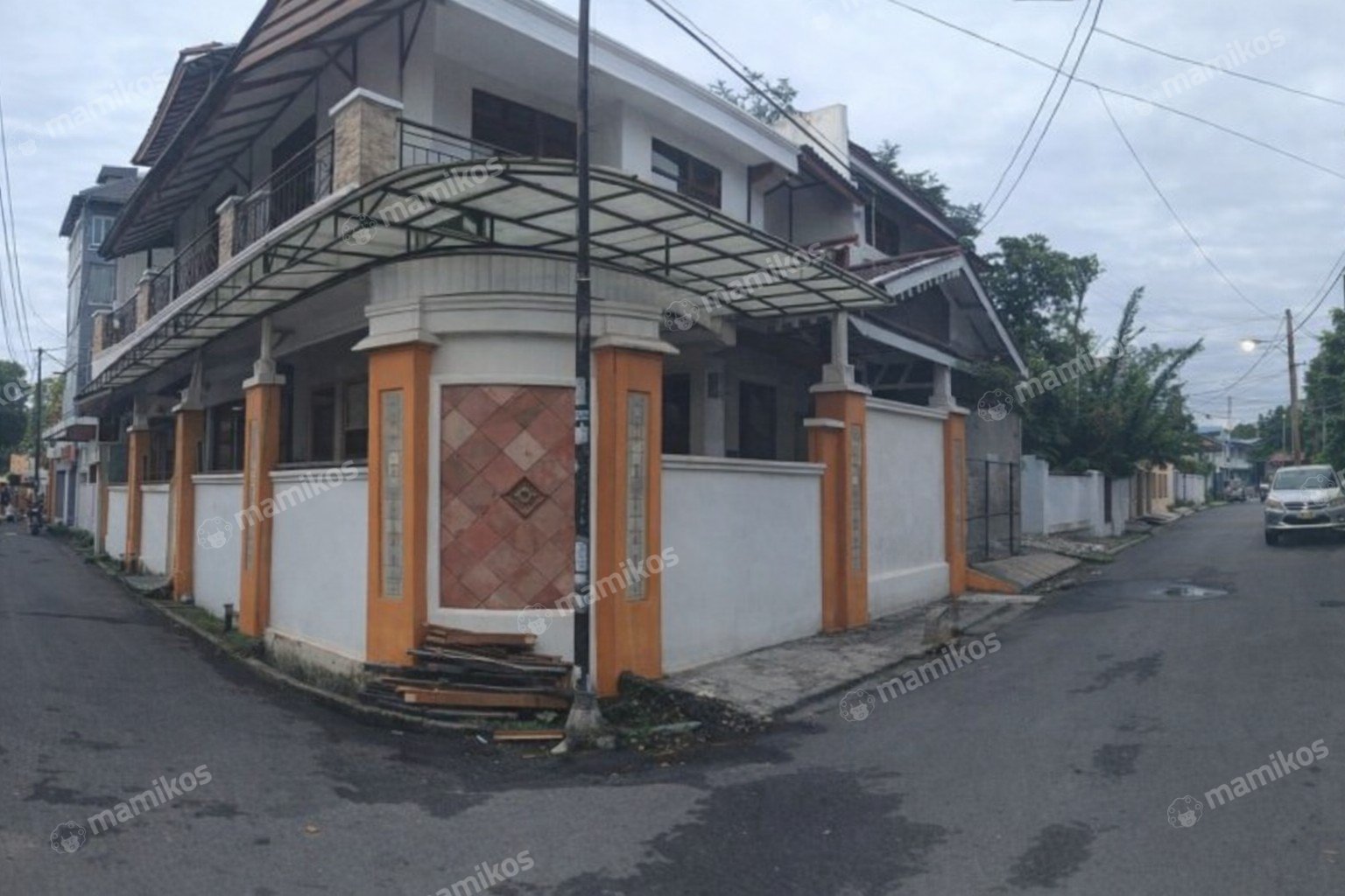 Rumah Sertifikat SHM 5 Kamar Tidur 2 Kamar Mandi Tanjung Duren Jakarta Barat