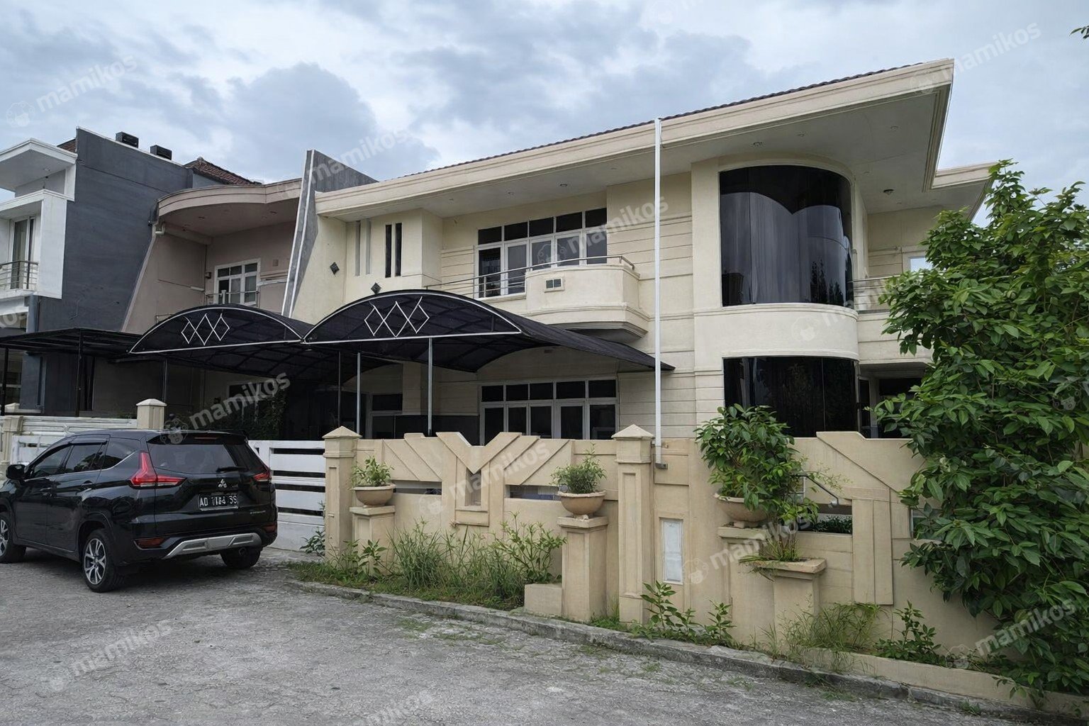 Rumah Sertifikat SHM 4 Kamar Tidur 4 Kamar Mandi Green garden Jakarta Barat