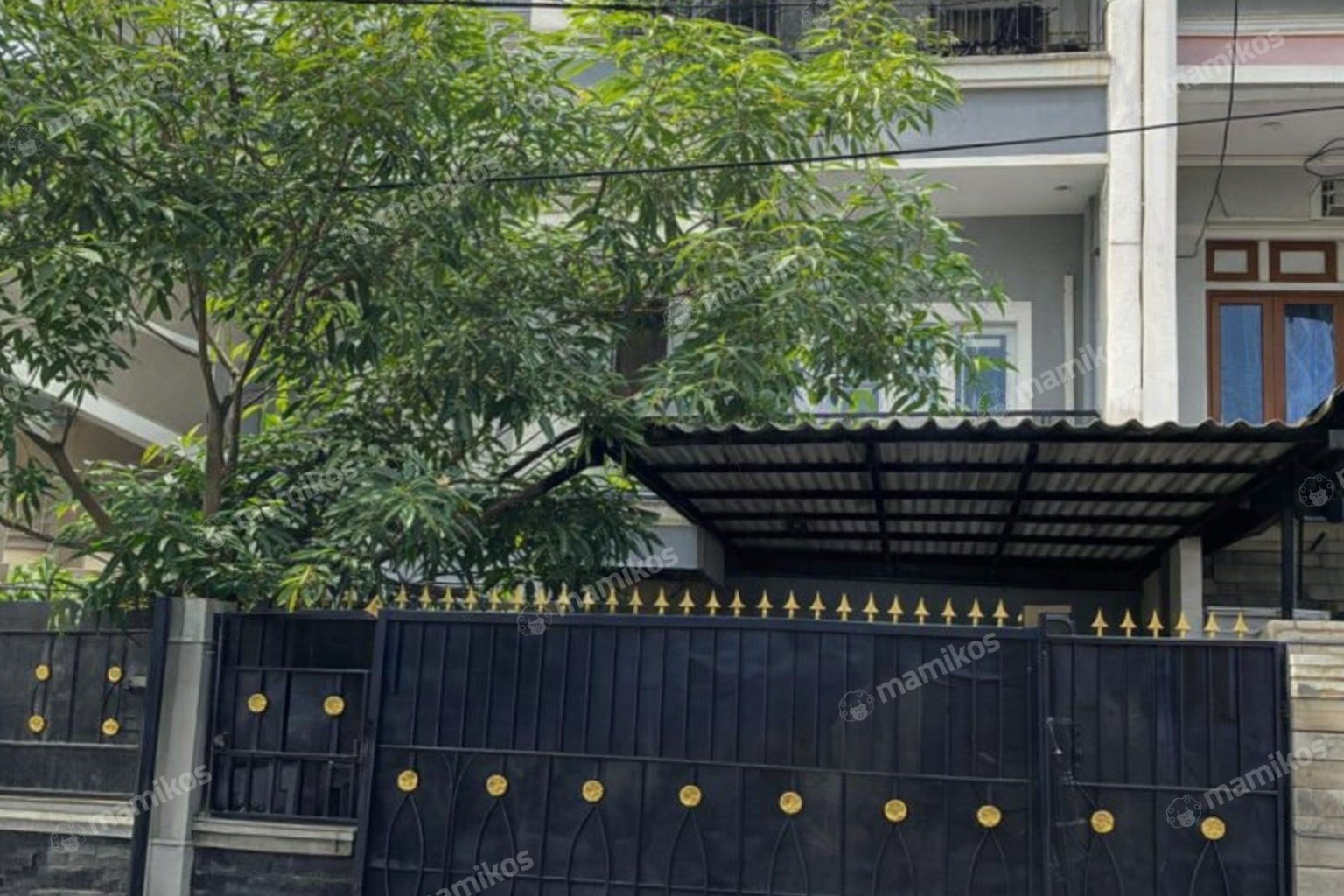 Rumah Sertifikat SHM 4 Kamar Tidur 4 Kamar Mandi Taman Palem Jakarta Barat
