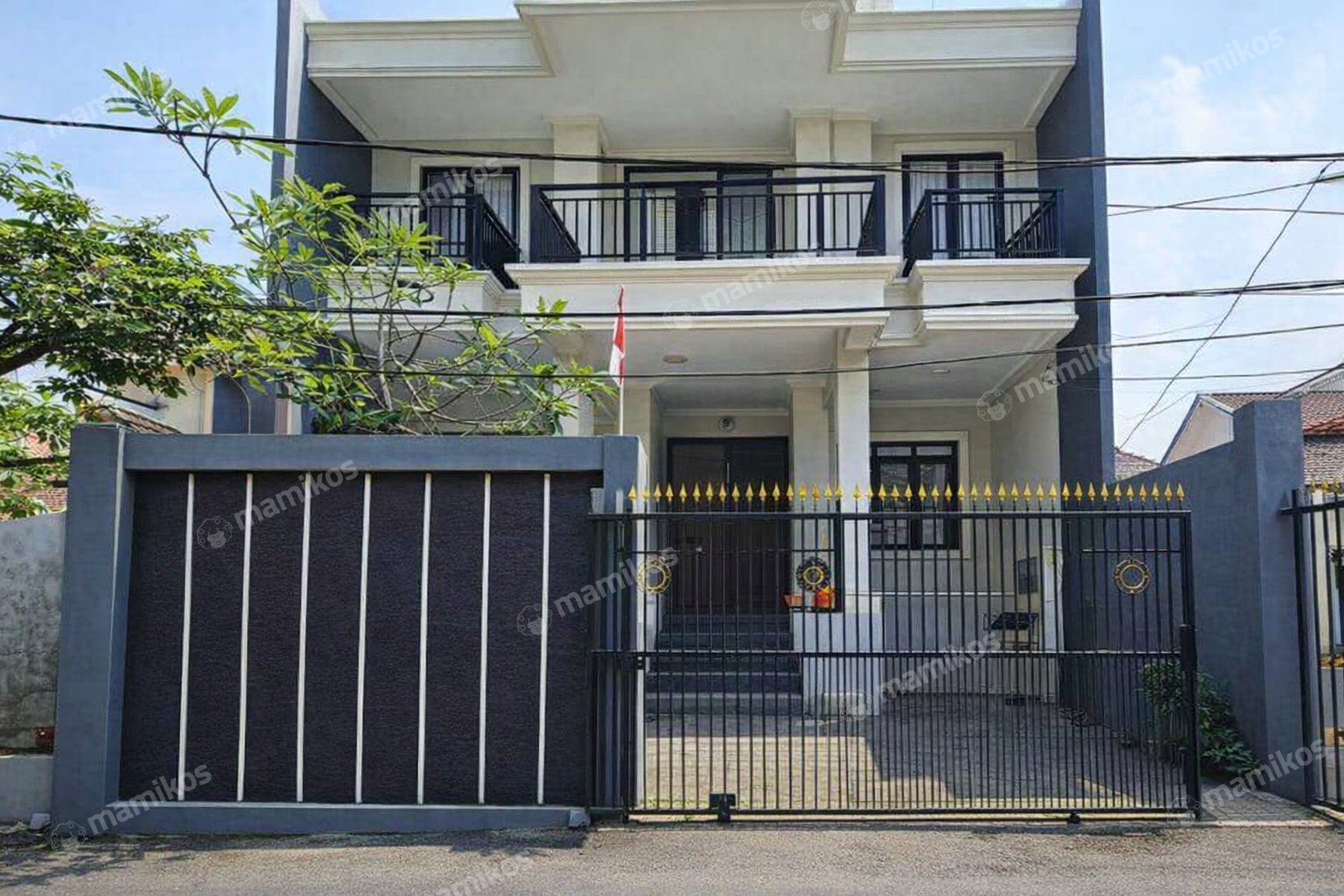 Rumah Sertifikat SHM 4 Kamar Tidur 3 Kamar Mandi Sunrise Garden Jakarta Barat