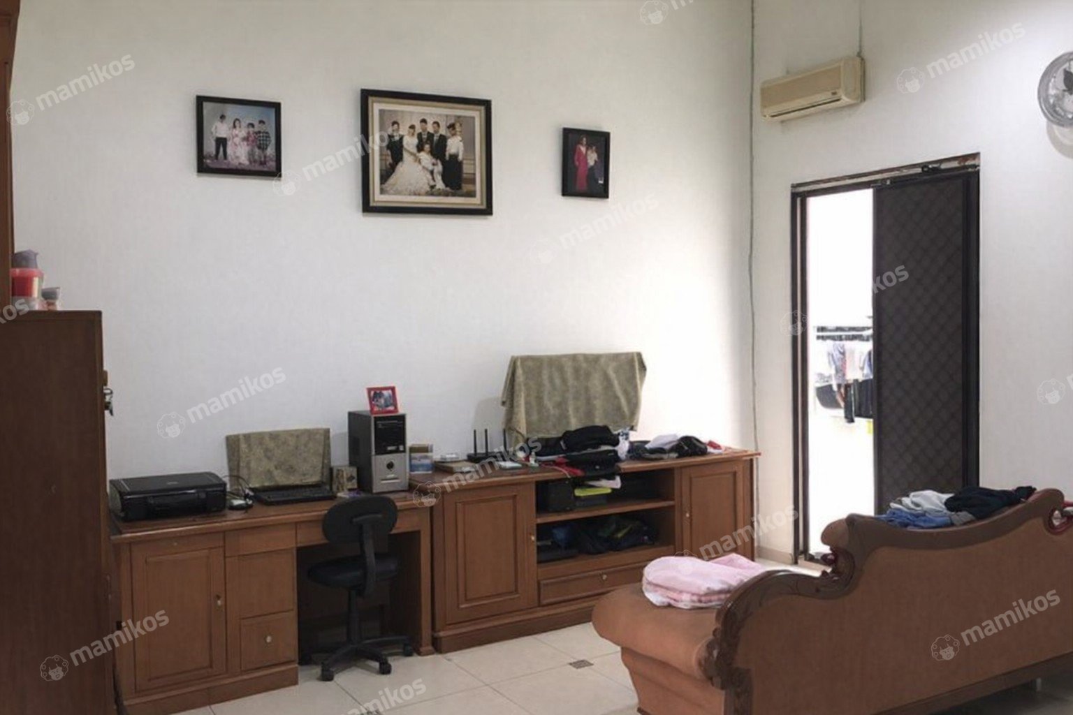 Rumah Sertifikat SHM 4 Kamar Tidur 3 Kamar Mandi Taman Palem Jakarta Barat
