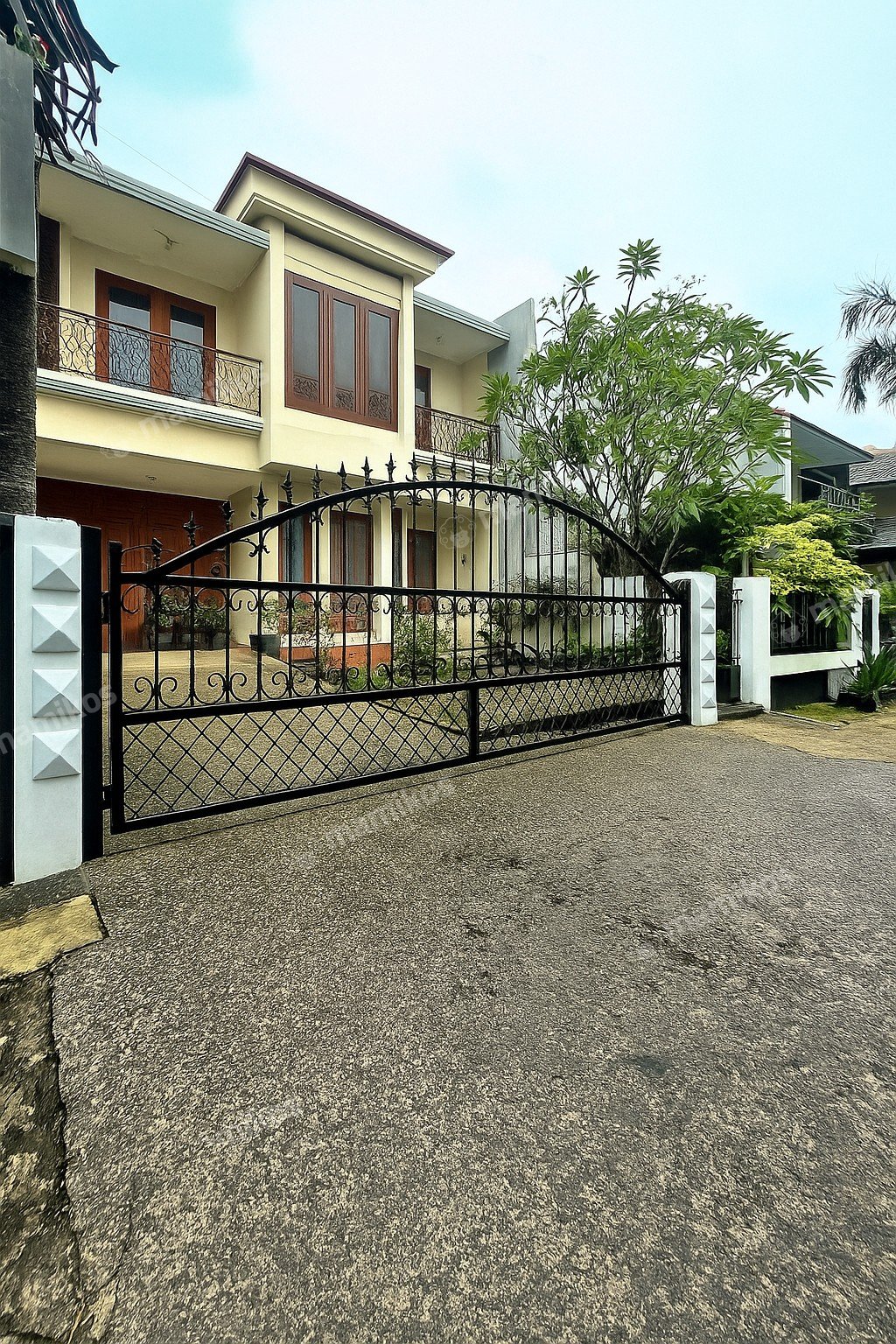 Rumah Sertifikat SHM 4 Kamar Tidur 5 Kamar Mandi Cibubur Jakarta Timur - Photo 2