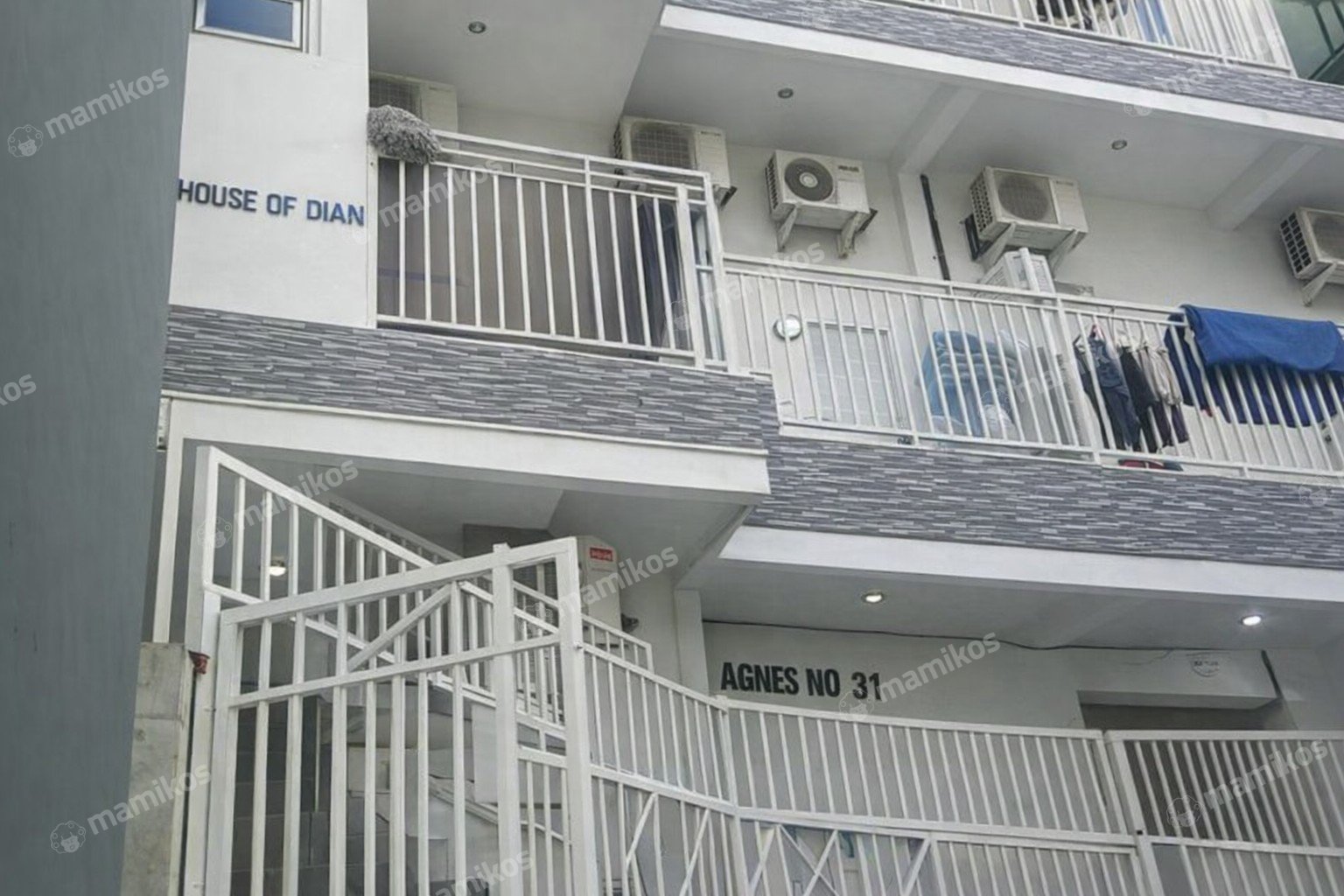 Rumah Sertifikat SHM 16 Kamar Tidur 17 Kamar Mandi Tanjung Duren Jakarta Barat