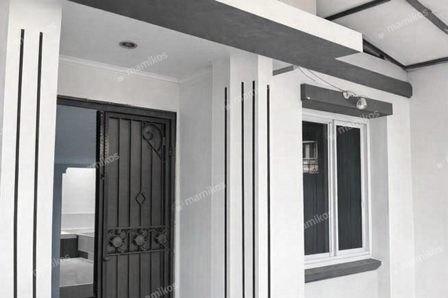 Rumah Sertifikat SHM 4 Kamar Tidur 3 Kamar Mandi Daan Mogot Jakarta Barat
