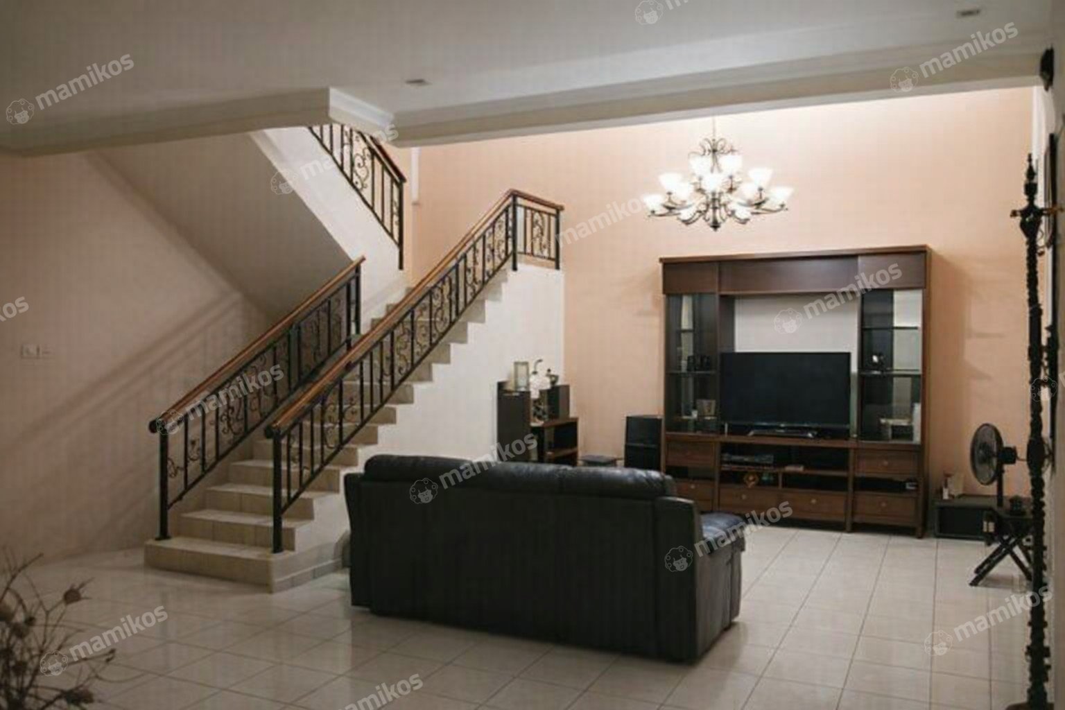 Rumah Sertifikat SHM 5 Kamar Tidur 4 Kamar Mandi Kota Wisata Jakarta Timur - Photo 4