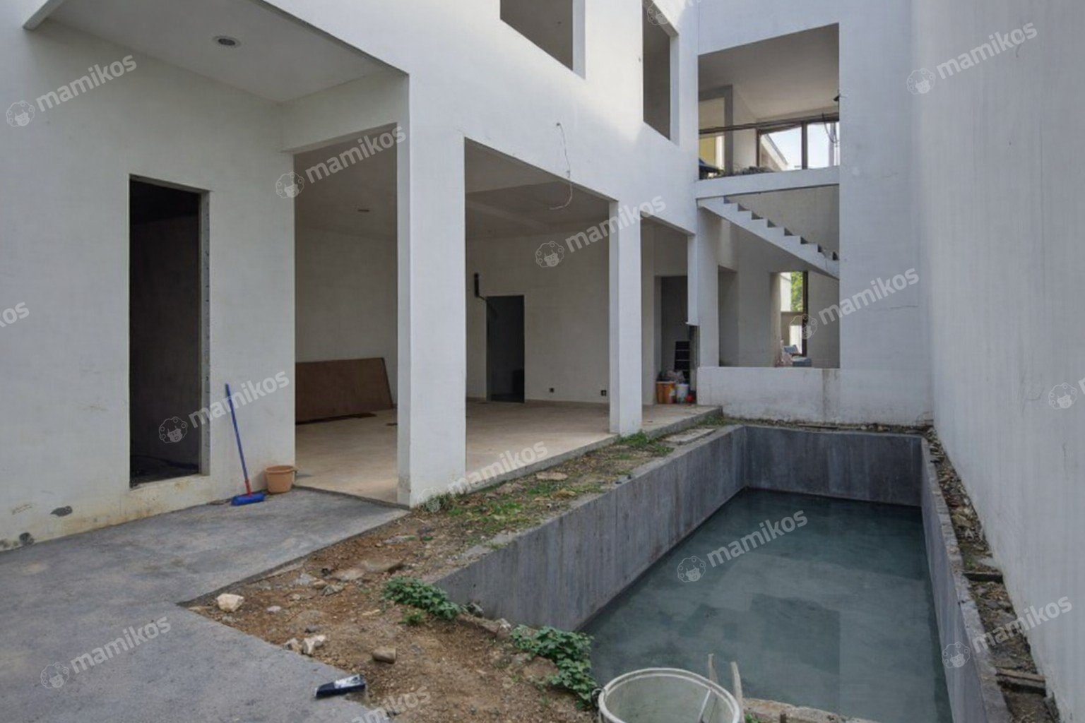 Rumah Sertifikat SHM 6 Kamar Tidur 4 Kamar Mandi Ampera Jakarta Selatan