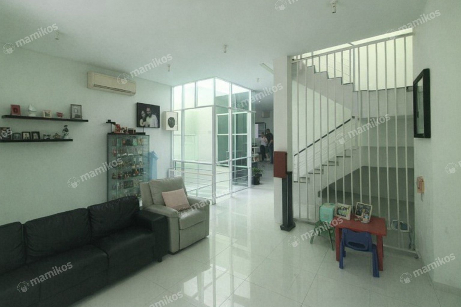 Rumah Sertifikat SHM 3 Kamar Tidur 3 Kamar Mandi Tomang Jakarta Barat