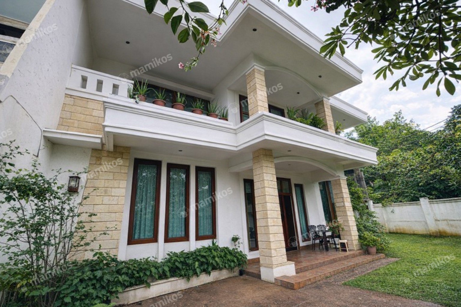 Rumah Sertifikat SHM 9 Kamar Tidur 6 Kamar Mandi Kebayoran Baru Jakarta Selatan