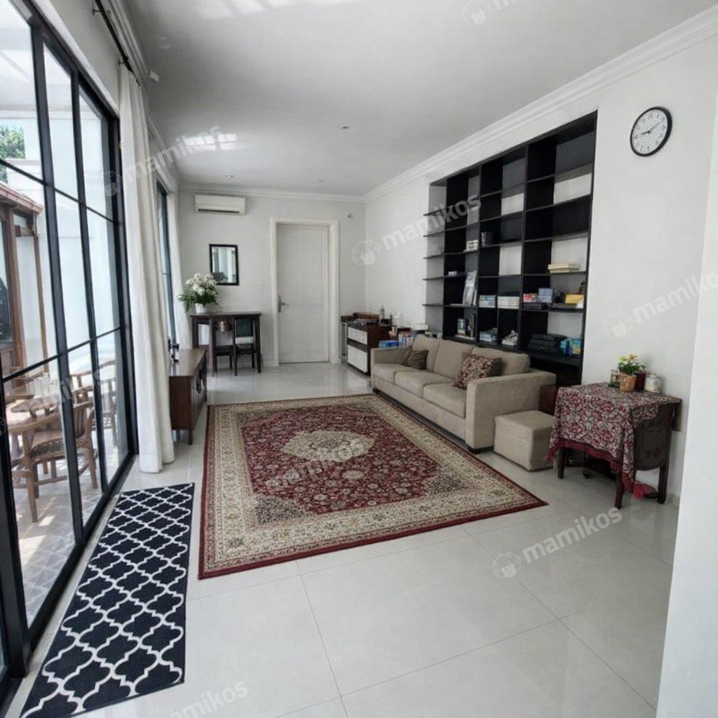 Rumah 3 Kamar Tidur 4 Kamar Mandi 3 Lantai Kemang Jakarta Selatan - Photo 2