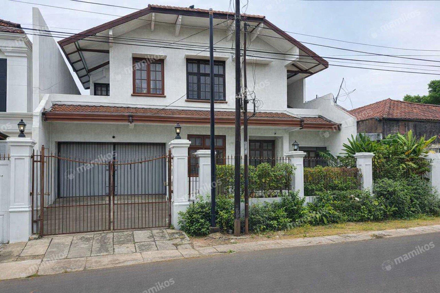 Rumah Sertifikat SHM 5 Kamar Tidur 3 Kamar Mandi Kemanggisan Jakarta Barat