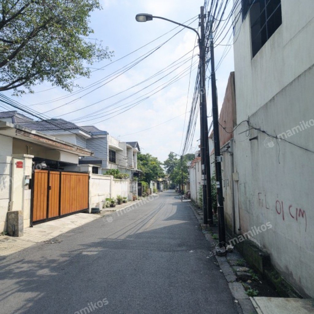 Rumah Sertifikat SHM 5 Kamar Tidur 4 Kamar Mandi Cipete Jakarta Selatan - Photo 4